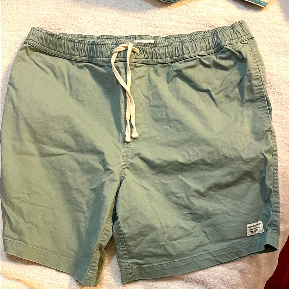 Modern Amusement Men's cargo Shorts in Light Green